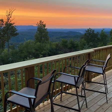 Upscale Gatlinburg Cabin Deck, Fire Pit And Hot Tub ภายนอก รูปภาพ